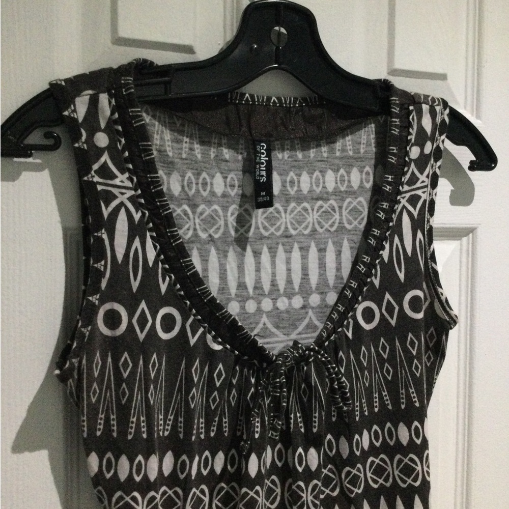 Geometric Sleeveless Top with Ruffled Hem - Picture 6 of 8